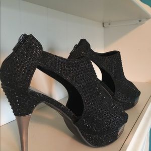 Black sparkly shoes